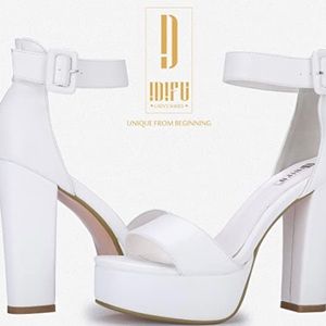 ✨RETRO PLATFORM STRAP HEELS✨